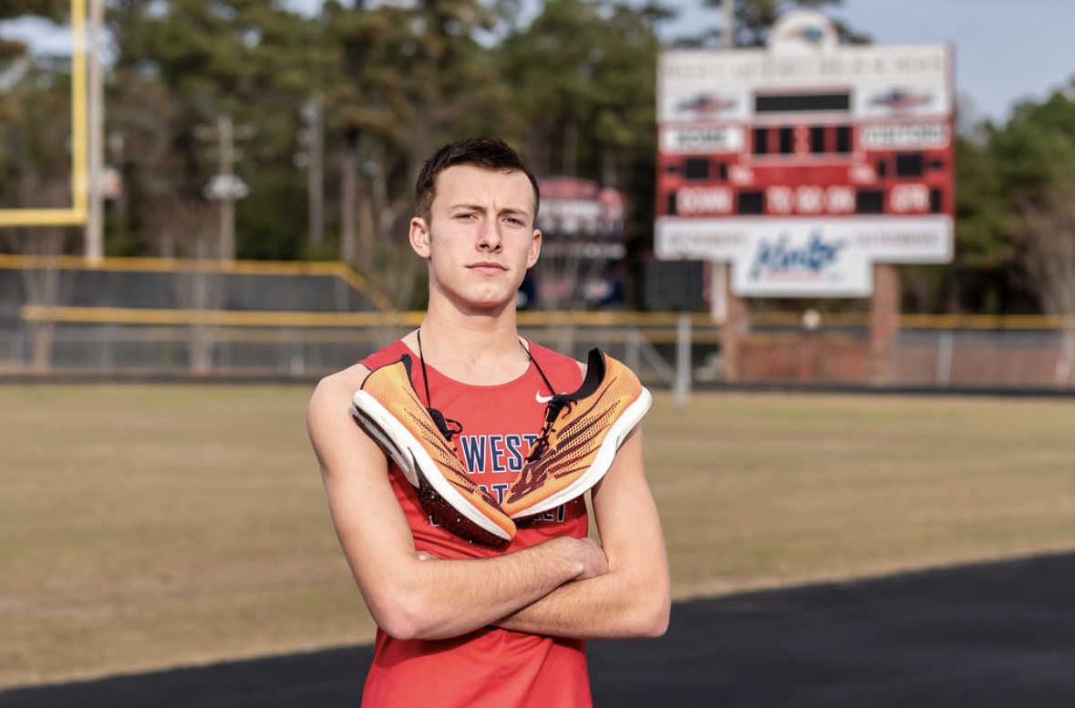high school senior boy on track in morehead city nc, morehead city nc senior photographer, beaufort photography co., what to look for in a senior photographer