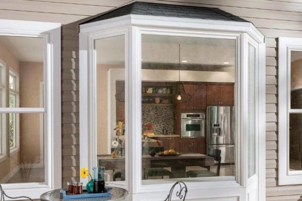 Bay Windows vs. Bow Windows: What’s the Difference?